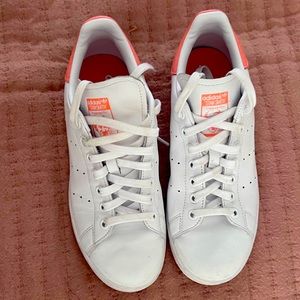 Adidas coral and white Stan smith sneakers